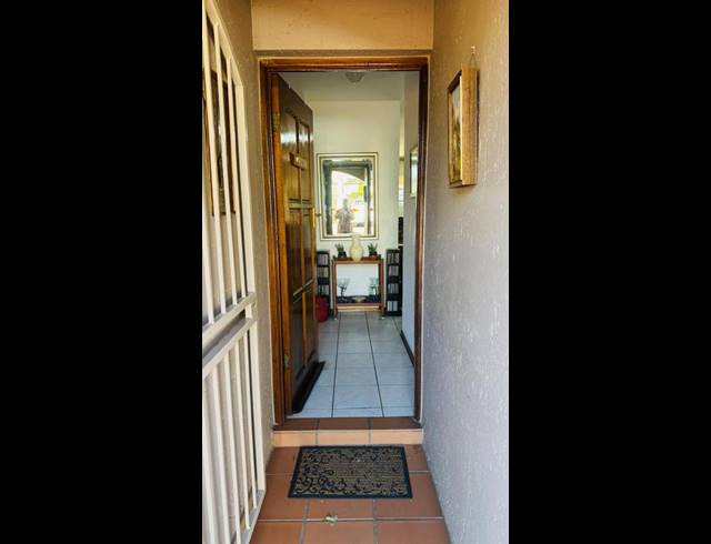 2 BEDROOM APARTMENT FOR SALE IN LAMBTON